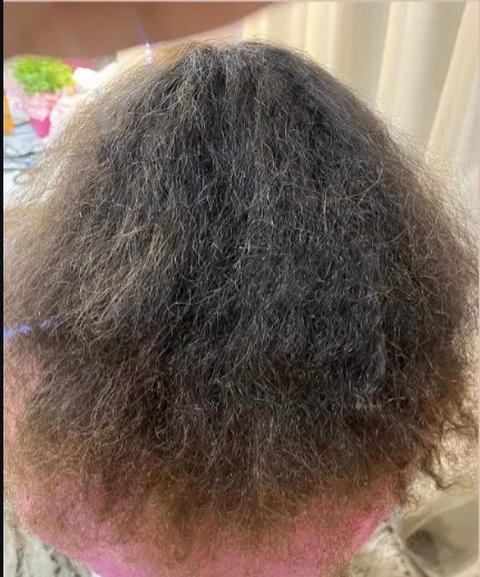 Cabelo antes do cuidado realizado no Studio